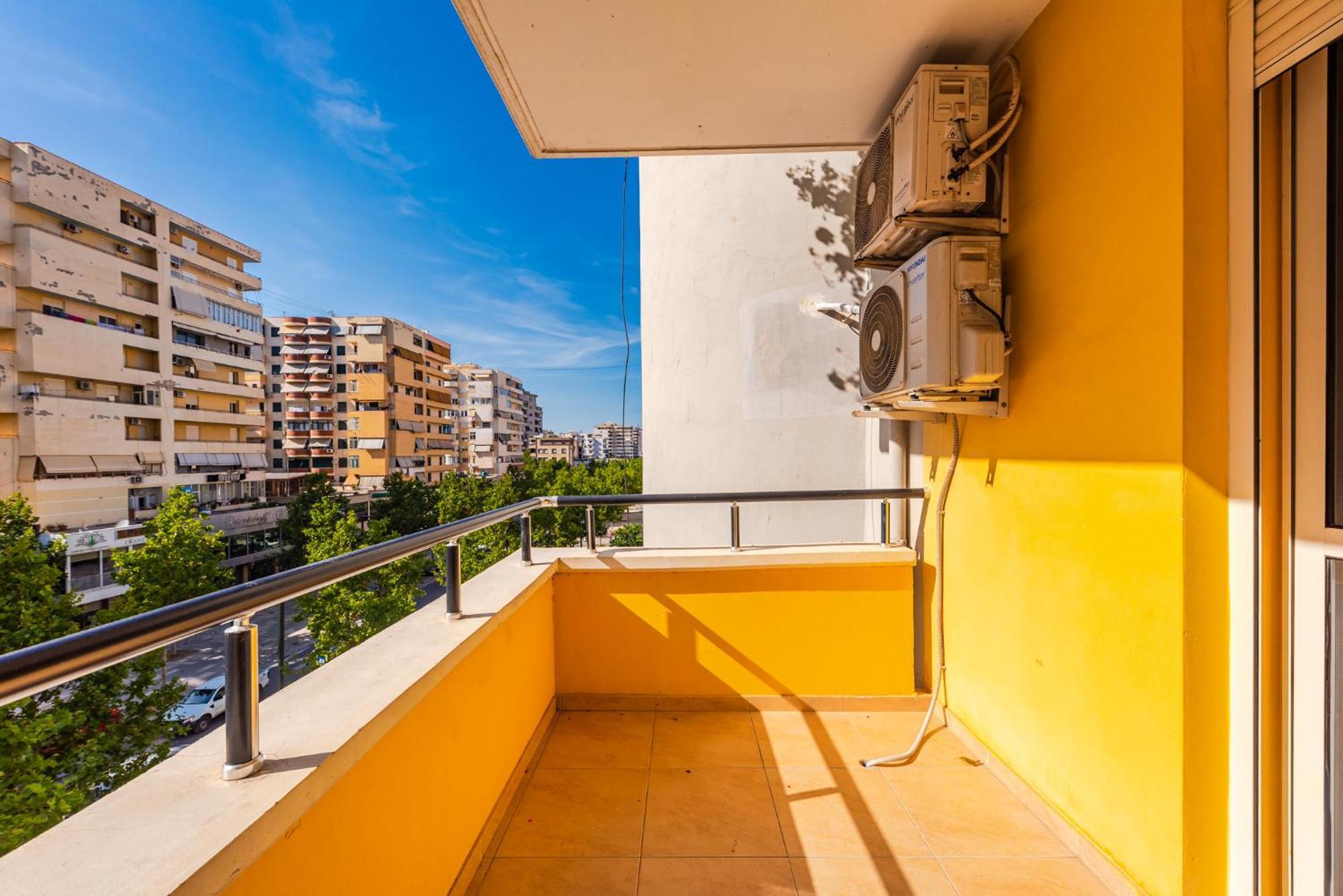 City Center Apartments By Kondo Stays Vlore Exterior photo